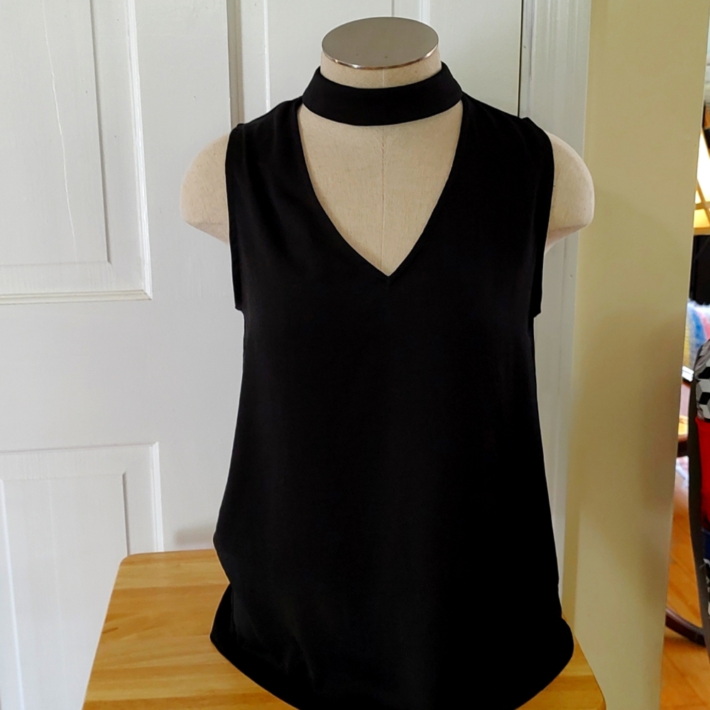 Banana Republic Sleeveless Top Size XS V Plunge with Choker.